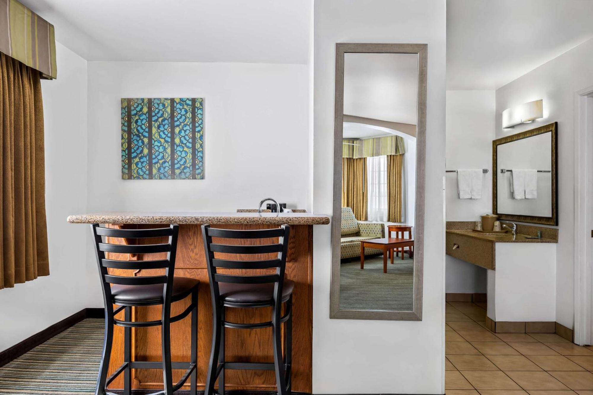 Best Western Liberty Inn Delano Εξωτερικό φωτογραφία