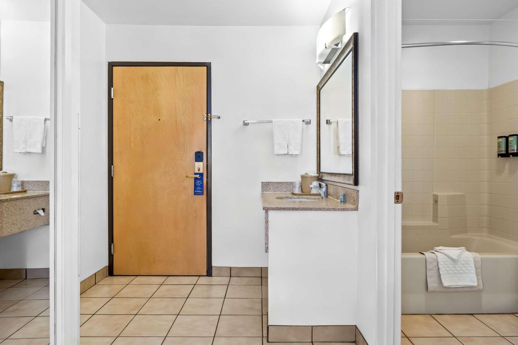 Best Western Liberty Inn Delano Εξωτερικό φωτογραφία