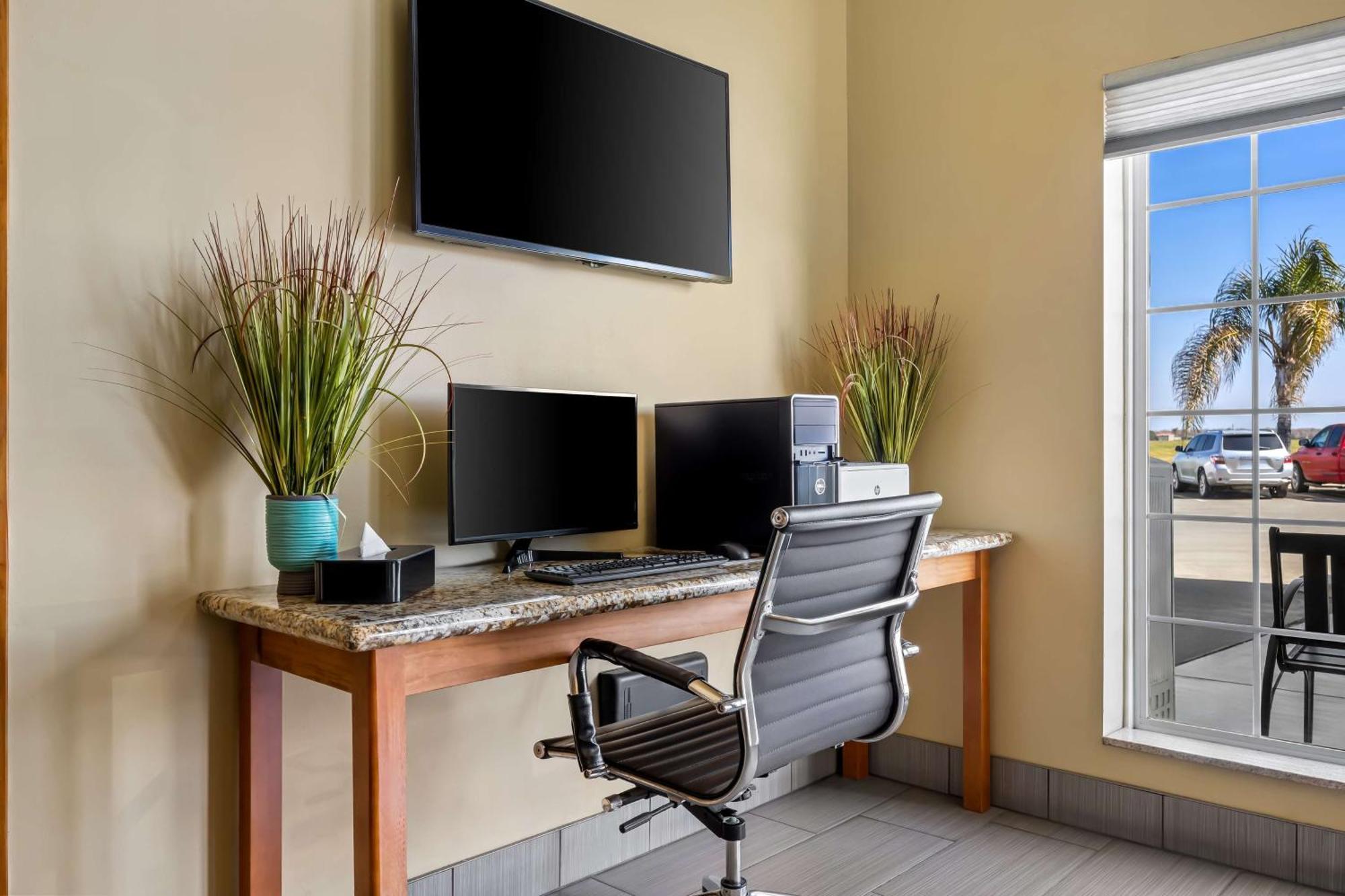 Best Western Liberty Inn Delano Εξωτερικό φωτογραφία
