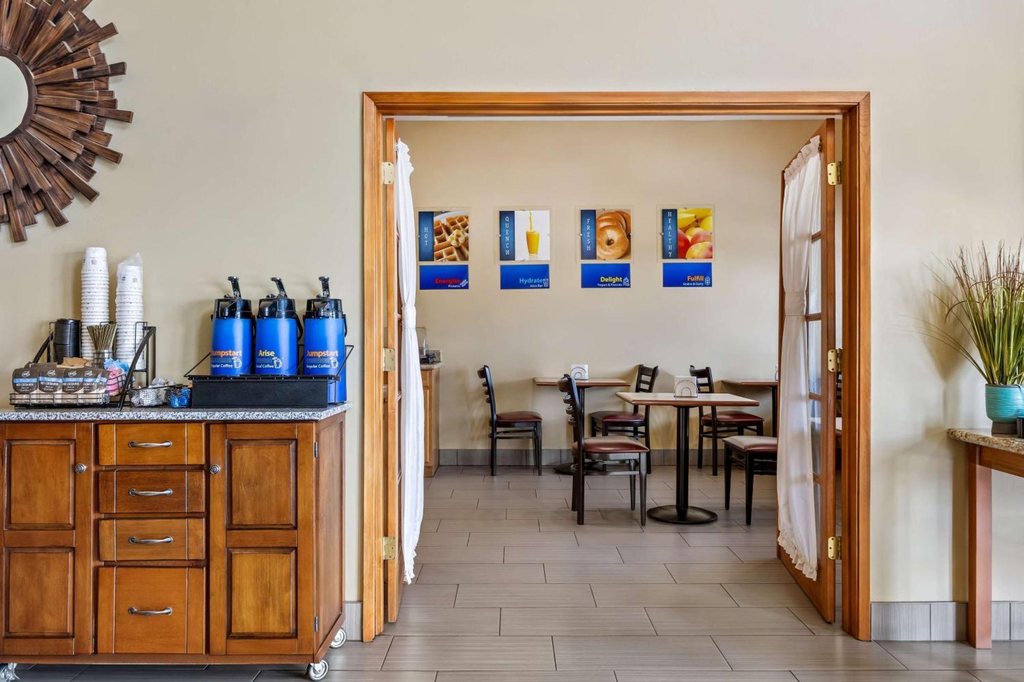 Best Western Liberty Inn Delano Εξωτερικό φωτογραφία